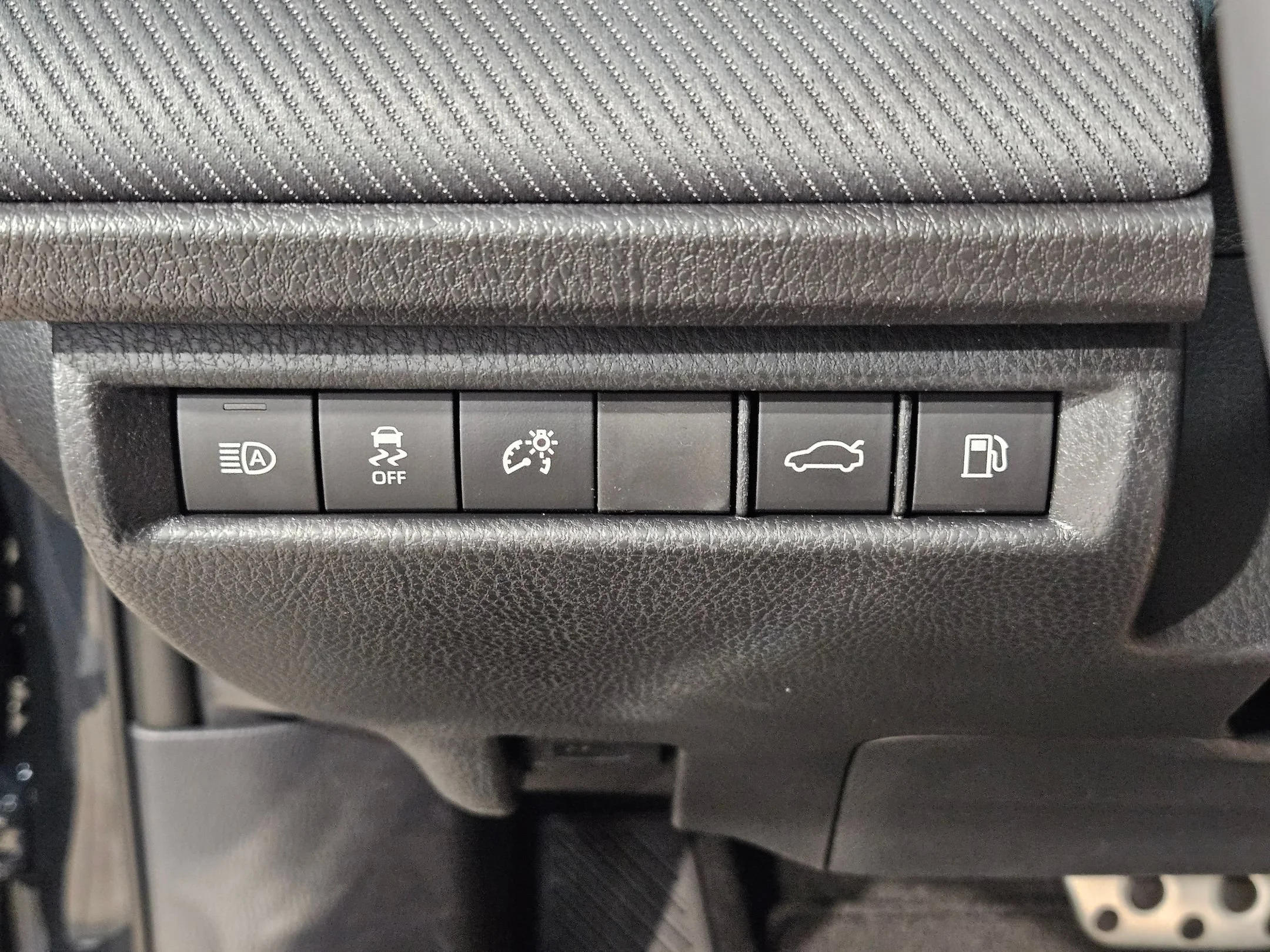 2026 Toyota Camry SE - Photo 25