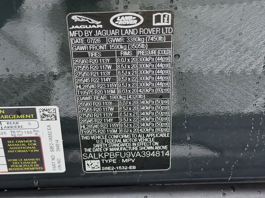 New 2027 Belgravia Green Land Rover SE image 34
