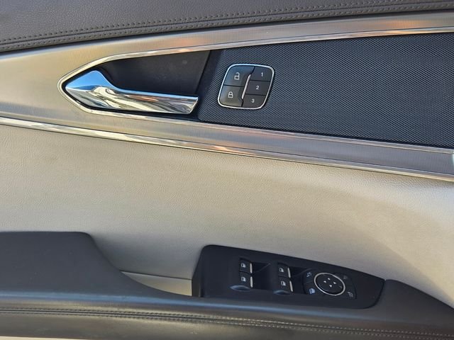 Used 2016 Platinum Lincoln Select image 28