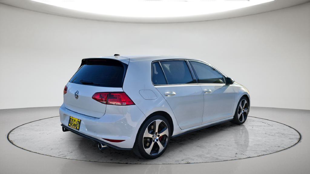 Used 2017  Volkswagen Sport image 15