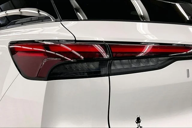 Used 2024 Majestic White INFINITI LUXE image 36