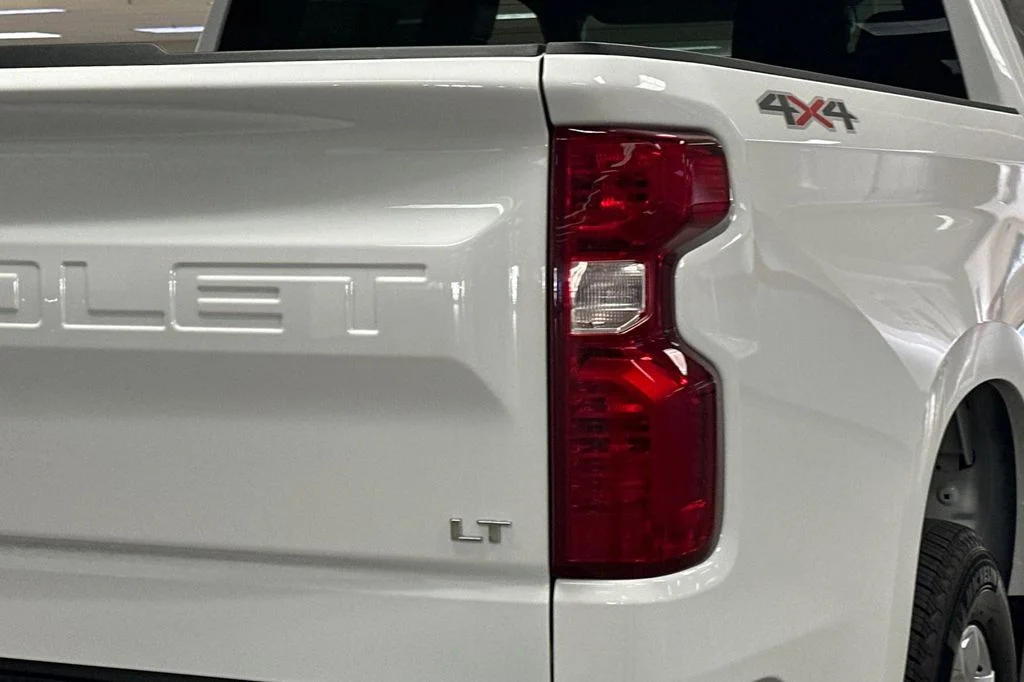 Used 2025 White Chevrolet LT image 26