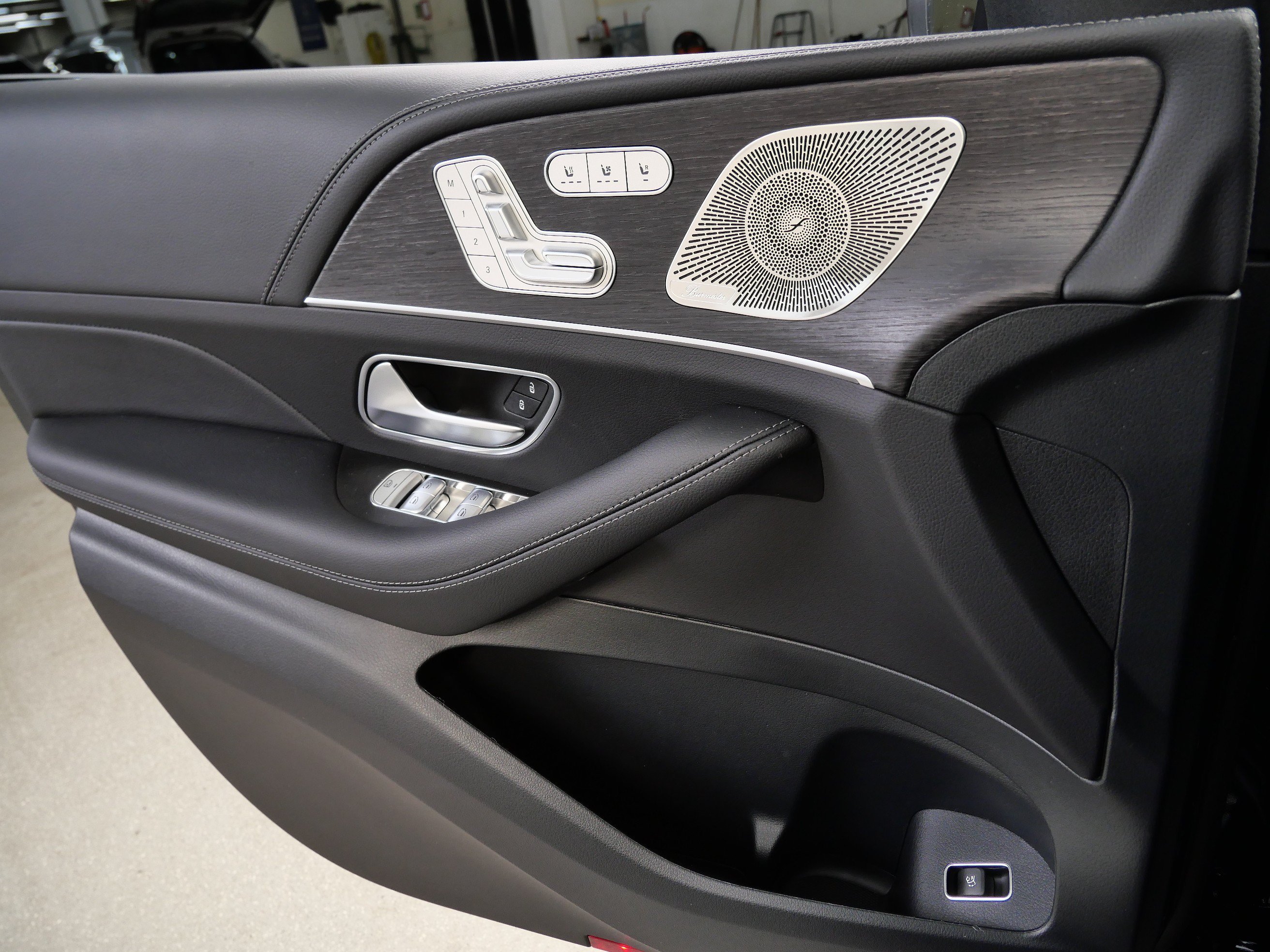 New 2026 Obsidian Black Metallic Mercedes-Benz GLE 350 image 13