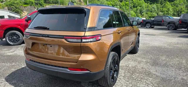 New 2026 Copper Shino Metallic Clear-Coat Exterior Paint Jeep Limited image 10