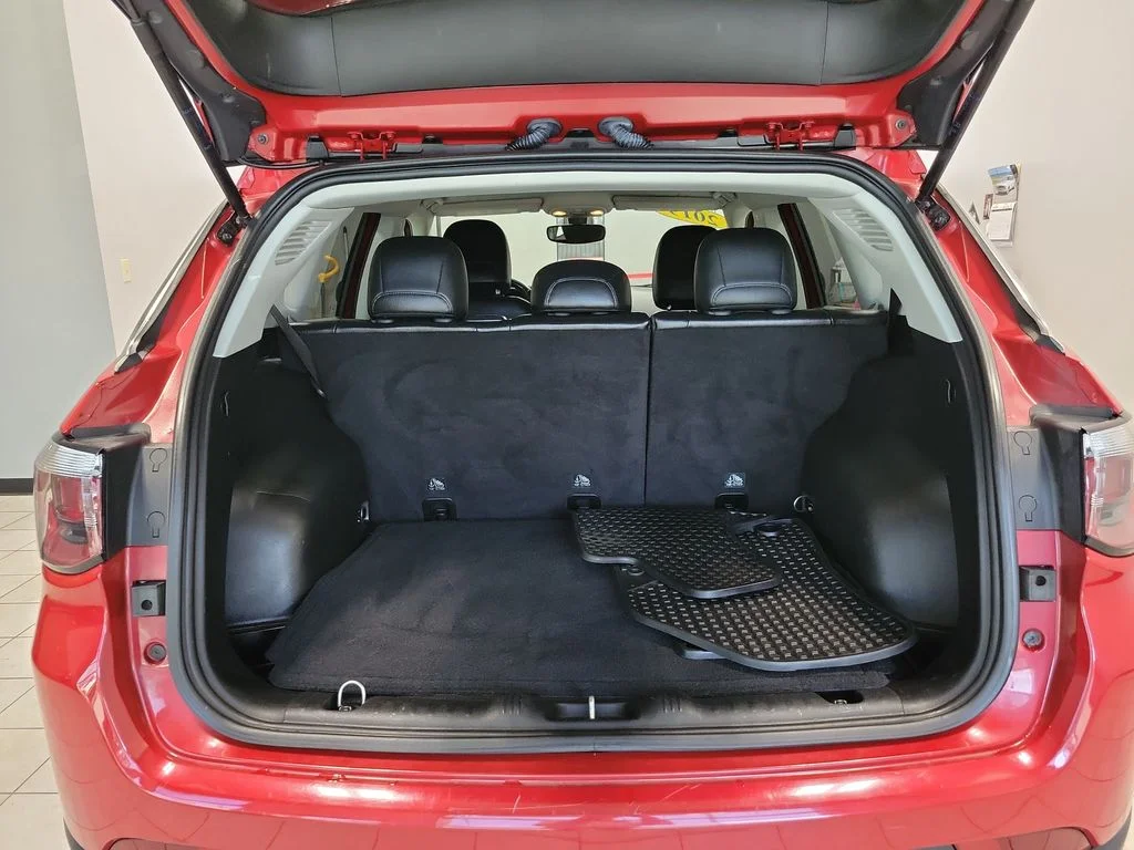 Used 2019 Red Jeep Latitude image 8