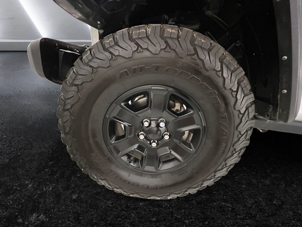 Used 2022 White Jeep Mojave image 27