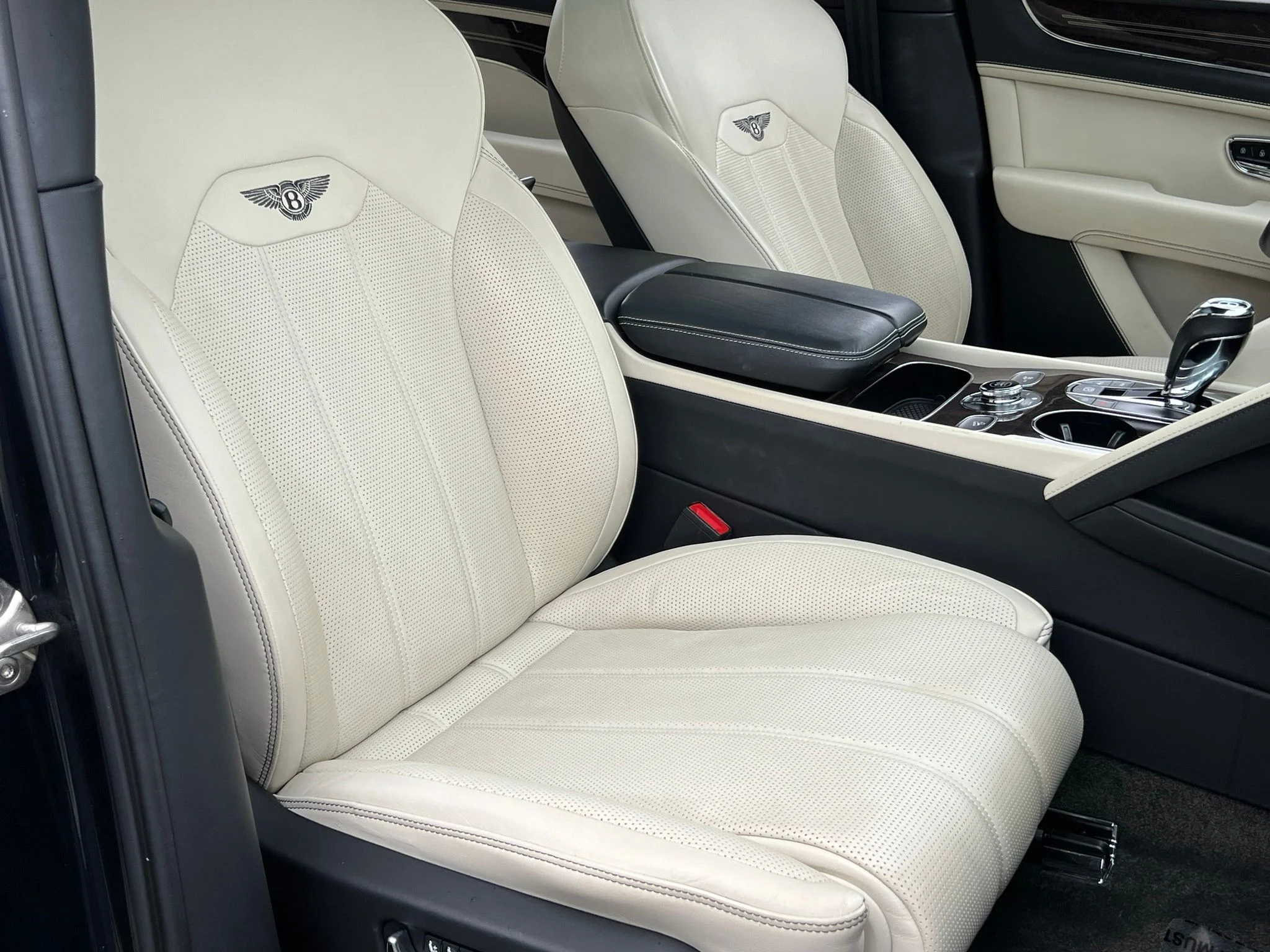 Used 2023 Blue Bentley  image 38