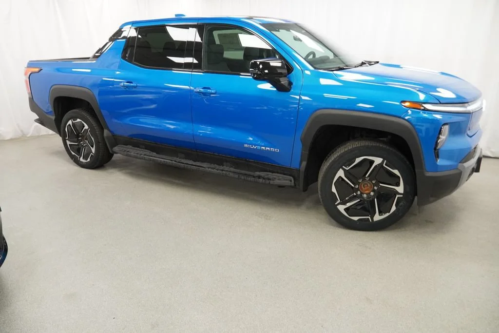 New 2026 Riptide Blue Metallic Chevrolet LT - Max Range image 5