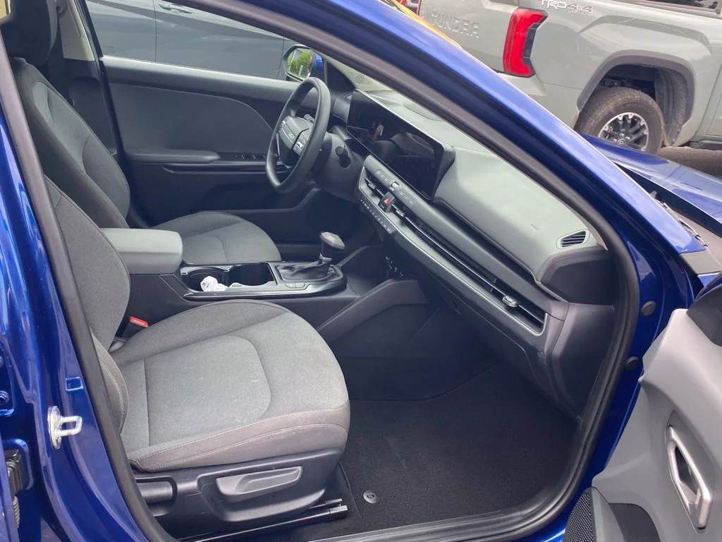 Used 2025  Kia LXS image 16