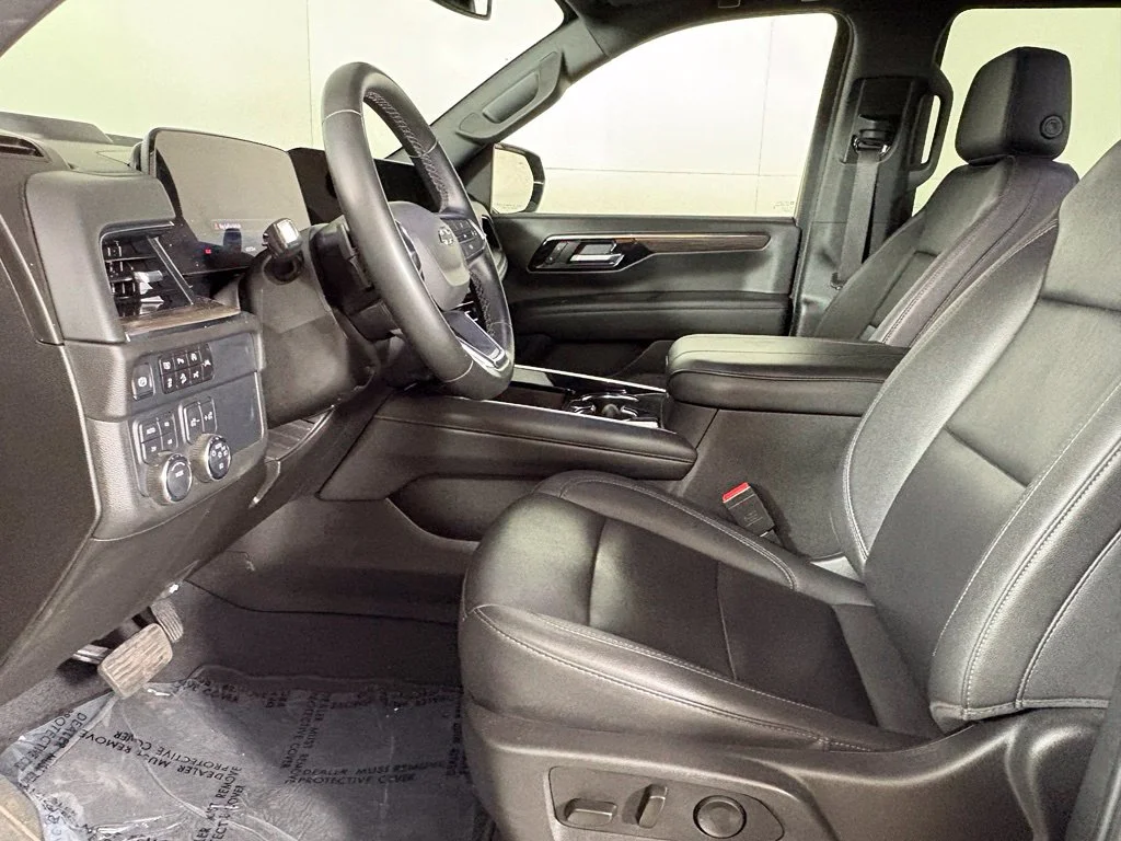 Used 2025 Black Chevrolet Z71 image 26