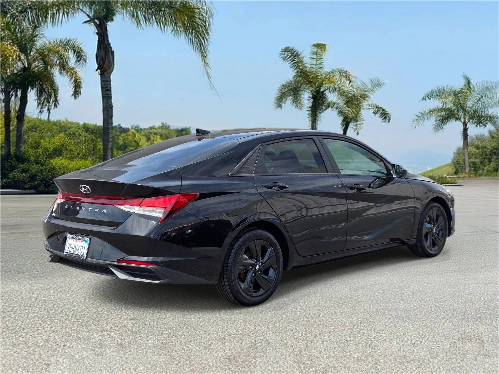 Used 2022 Phantom Black Hyundai SEL IVT image 4
