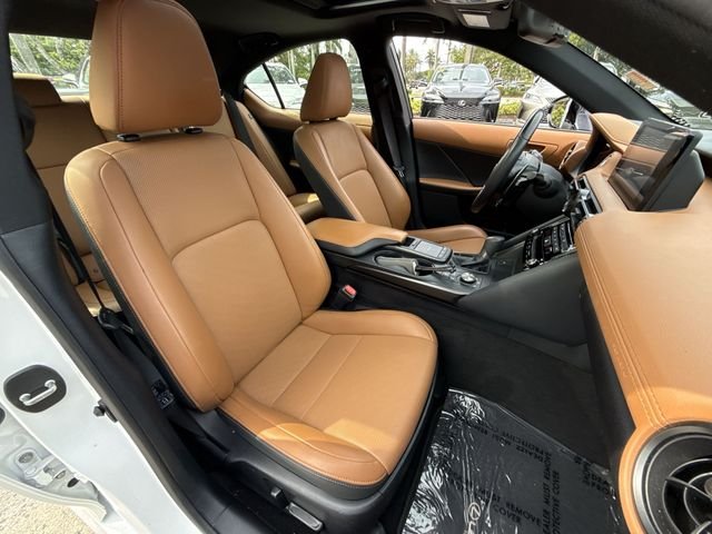 2024 Lexus IS 300 - Photo 26