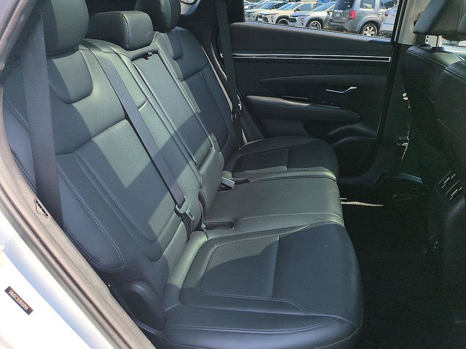 Used 2024 White Pearl Hyundai Limited image 33