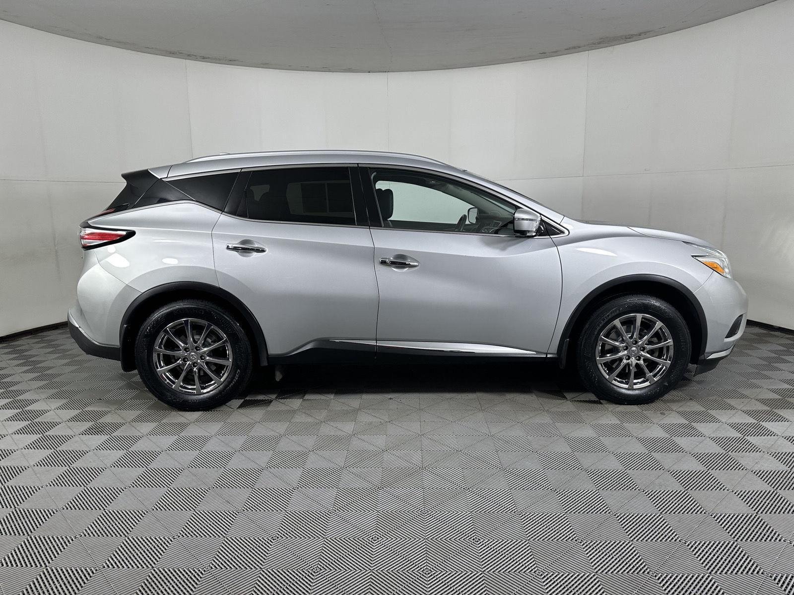 Used 2016 Brilliant Silver Metallic Nissan SL image 13