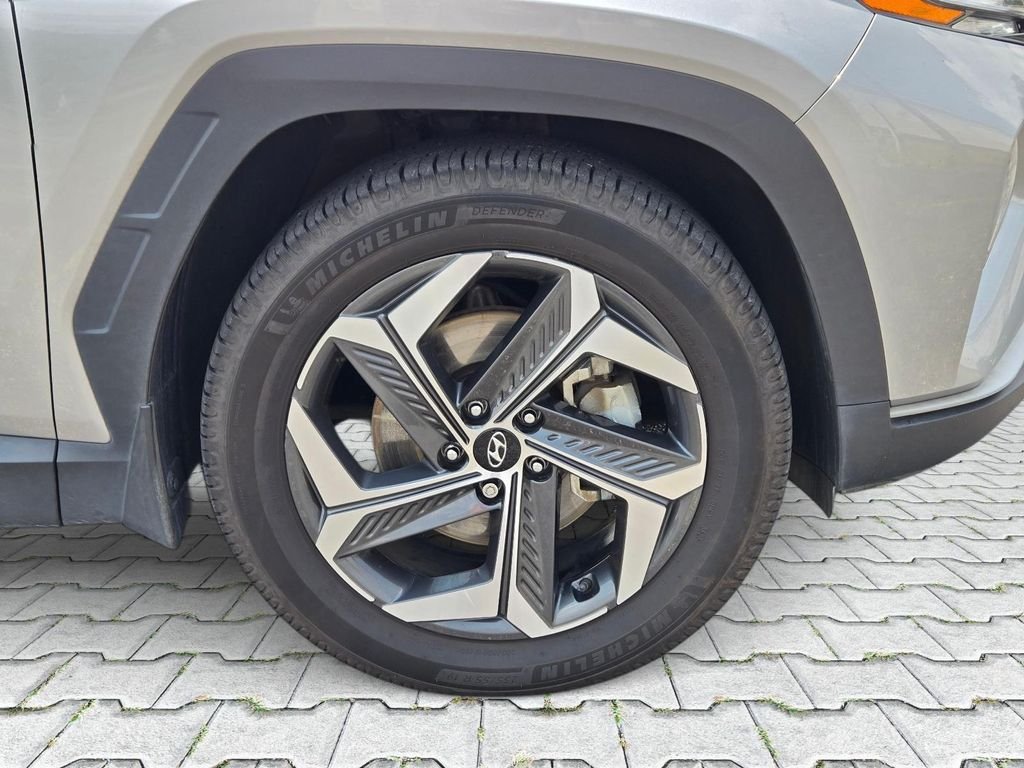 Used 2024 Silver Hyundai SEL image 3