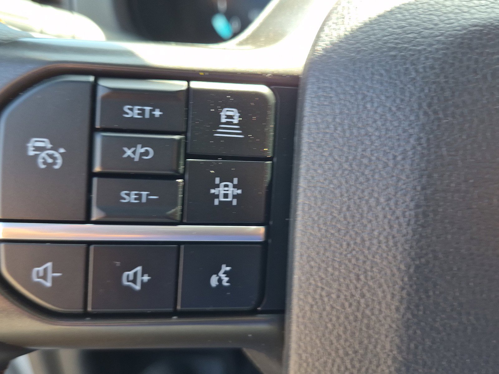 New 2025 Space White Metallic Ford Tremor® image 23