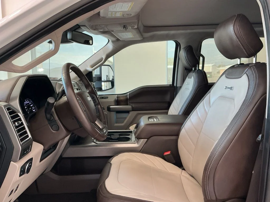 Used 2019 White Platinum Clearcoat Metallic Ford Limited image 9