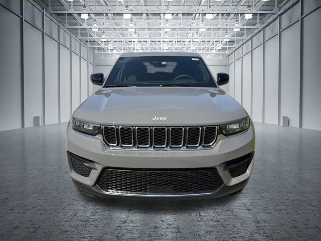 New 2027 Sting-Gray Clear-Coat Paint Jeep Laredo X image 9