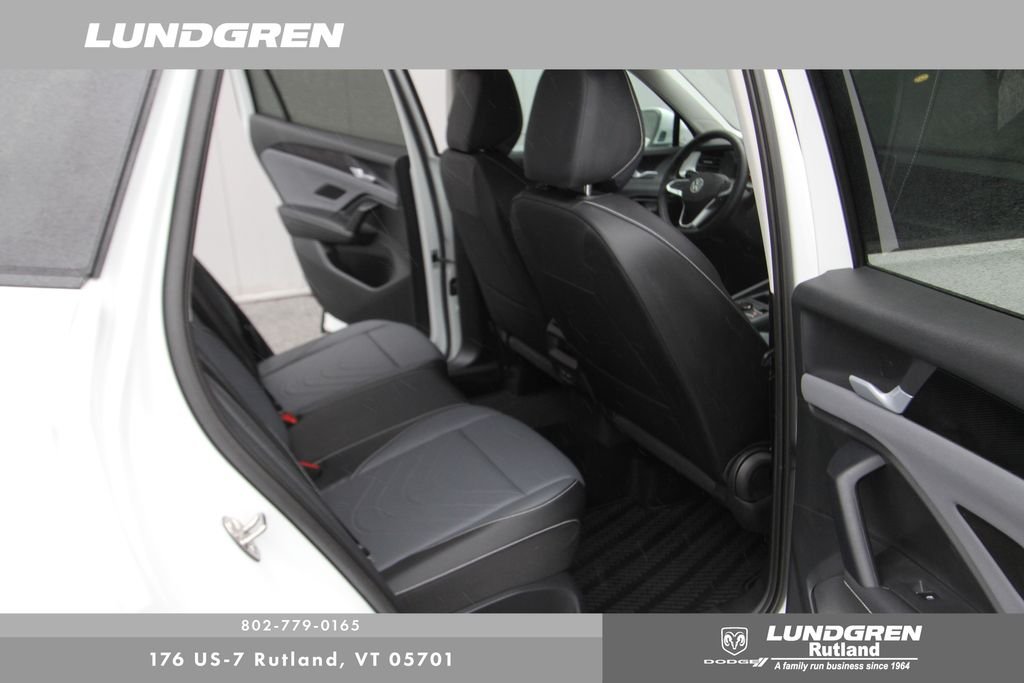 Used 2025 White Volkswagen 2.0T SE image 20