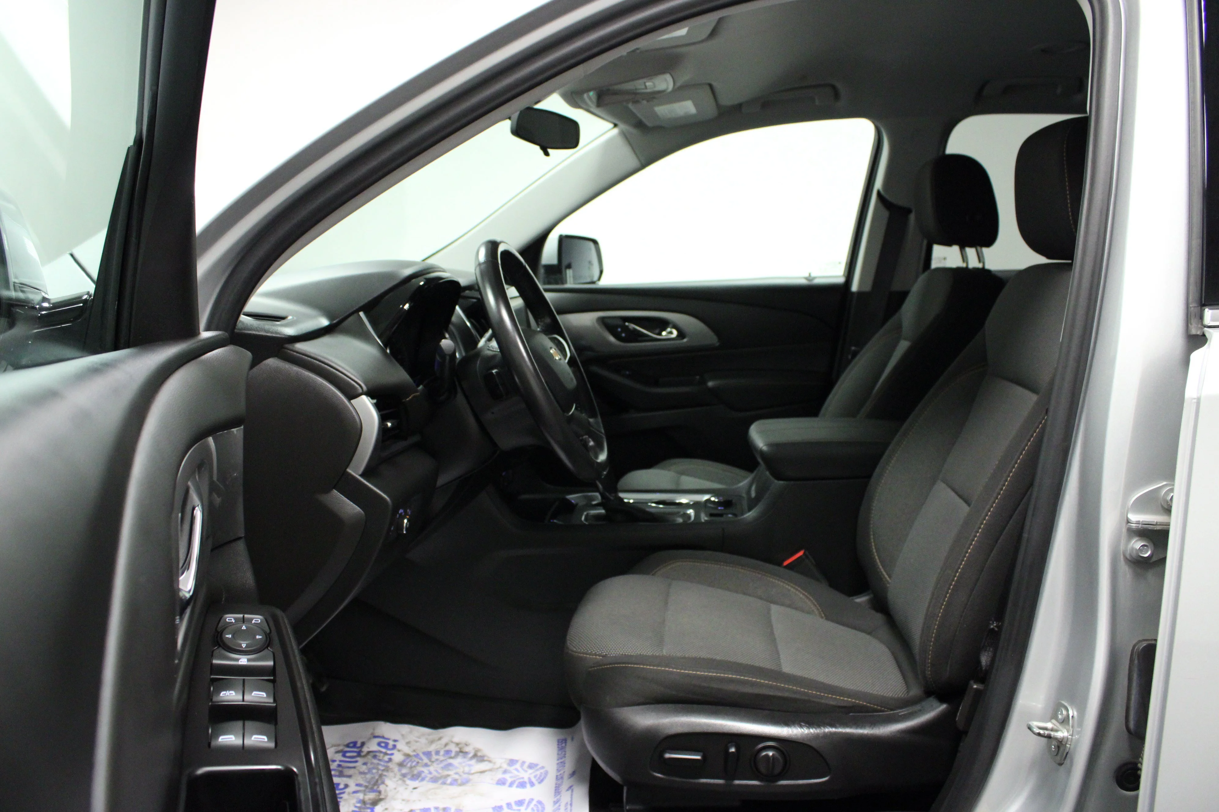 Used 2020 SILVER ICE METALLIC Chevrolet LT Cloth image 12