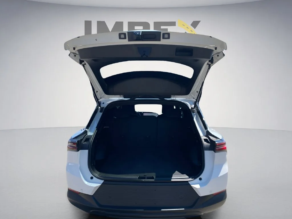 Used 2025 Summit White Chevrolet LT image 28