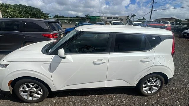 Certified Used 2022 White Kia LX image 2