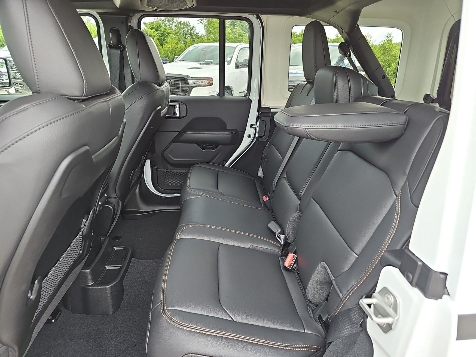 New 2026 Bright White Clearcoat Jeep Sahara image 17