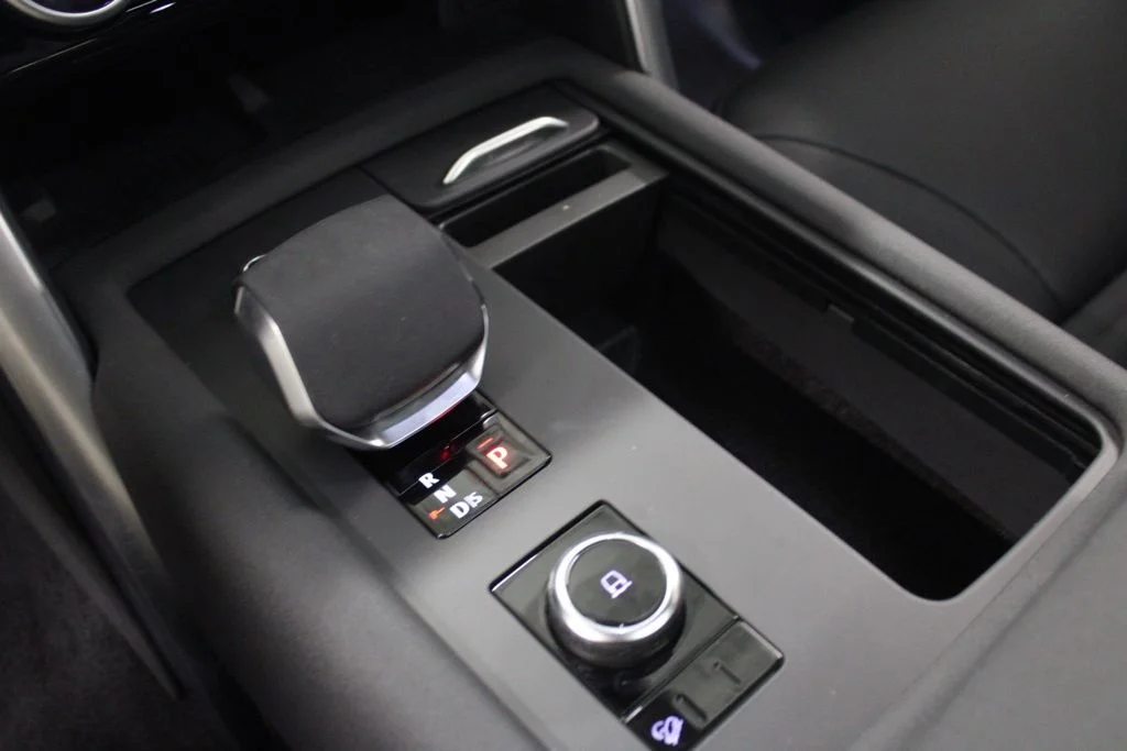 Used 2025 Santorini Black Metallic Land Rover S image 31