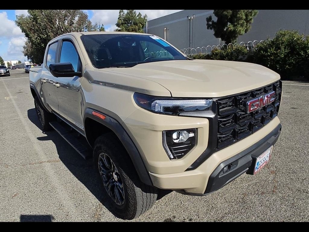 Used 2024  GMC Elevation image 4