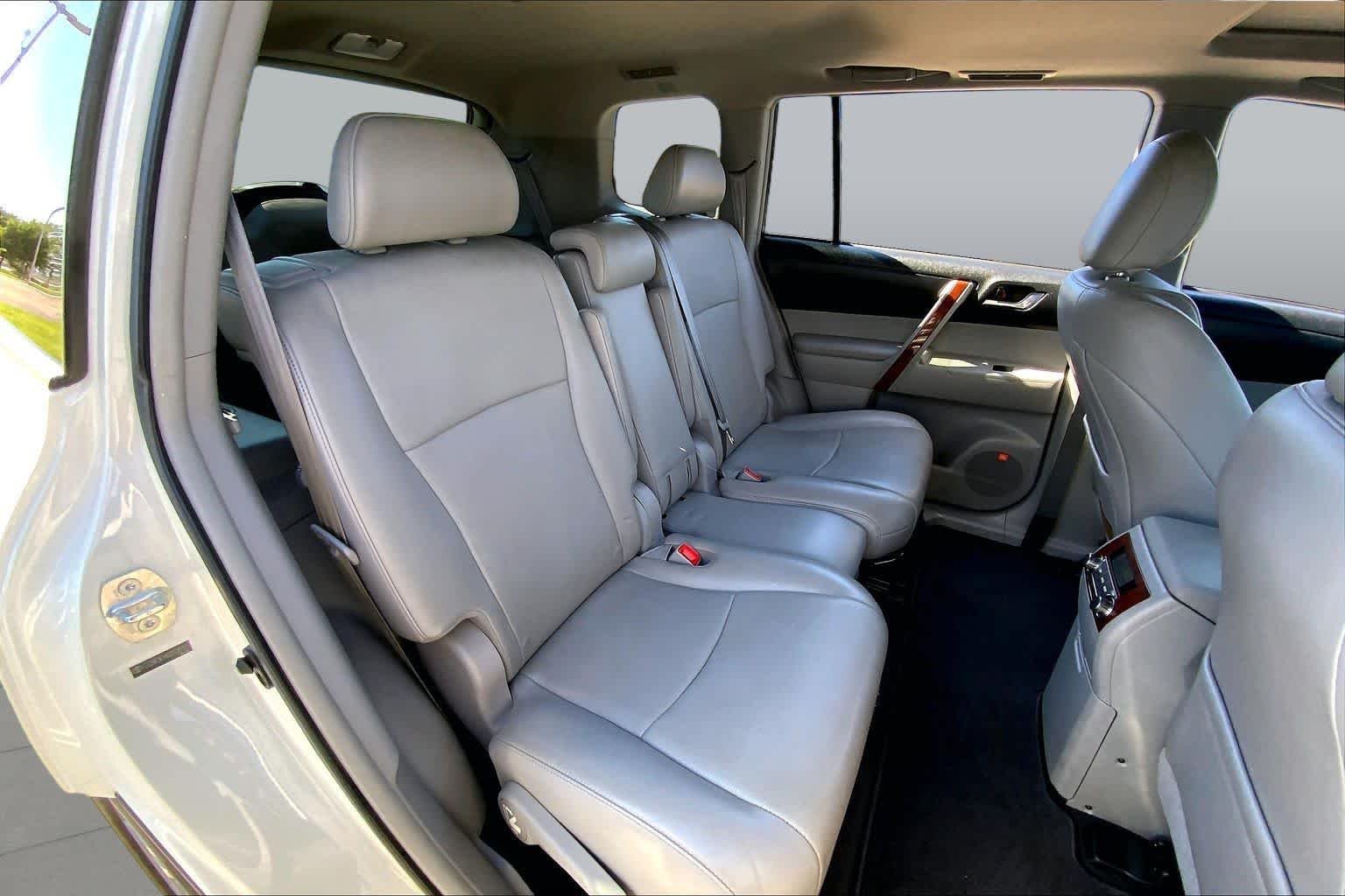 Used 2013 Blizzard Pearl Toyota Limited image 20