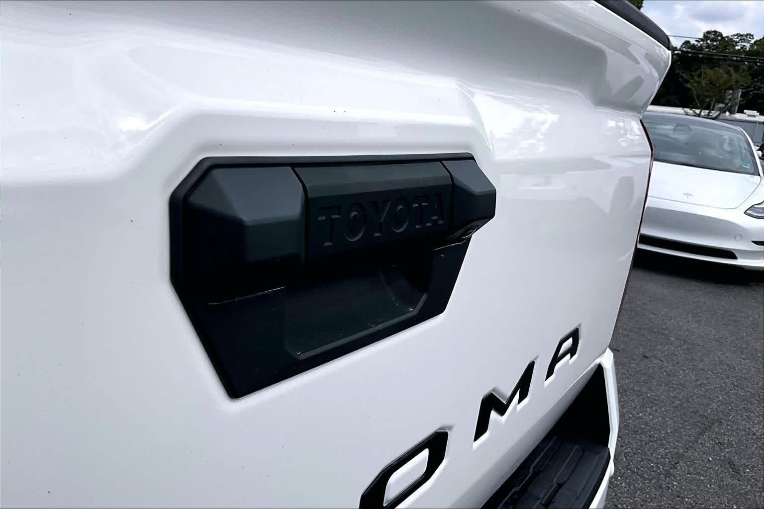 Used 2024 Ice Cap Toyota SR5 image 31
