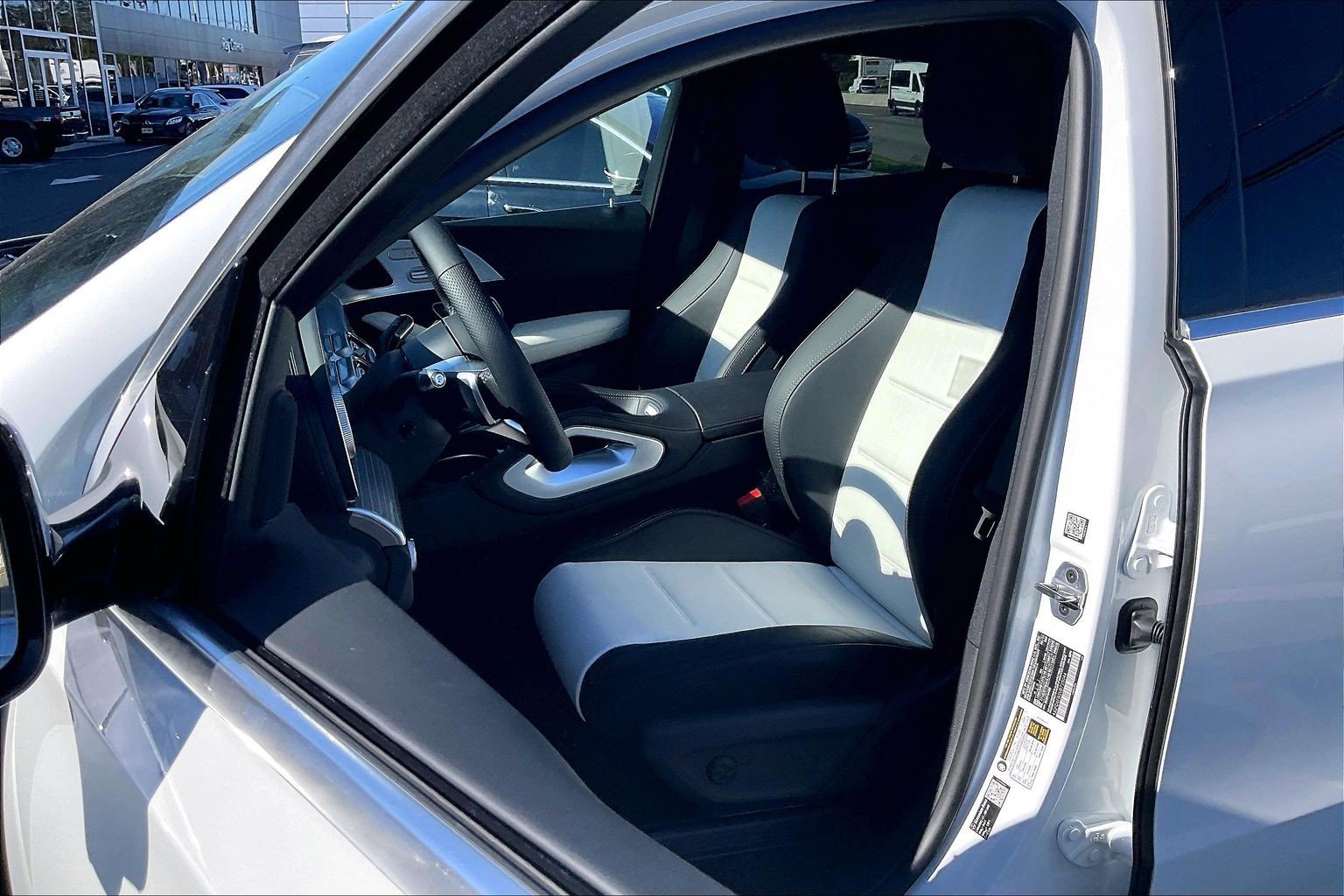 New 2027 MANUFAKTUR Moonlight White Metallic Mercedes-Benz GLE 450 image 22