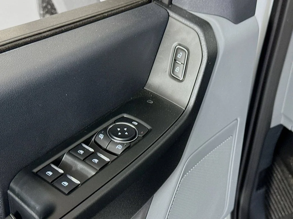 New 2025 Oxford White Ford F-450® XL image 17