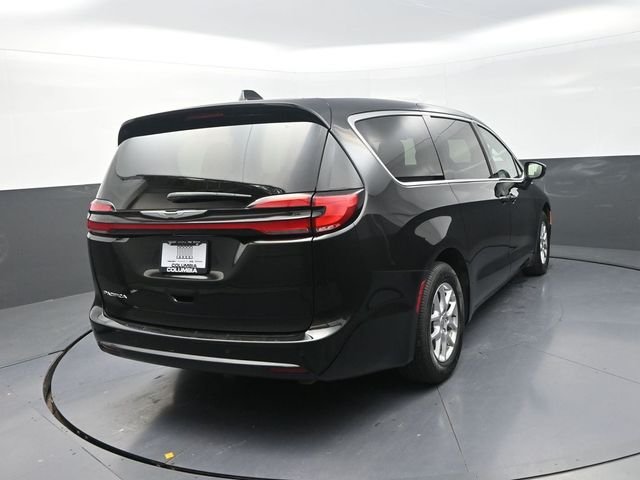 Used 2023 Black Chrysler Touring L image 9