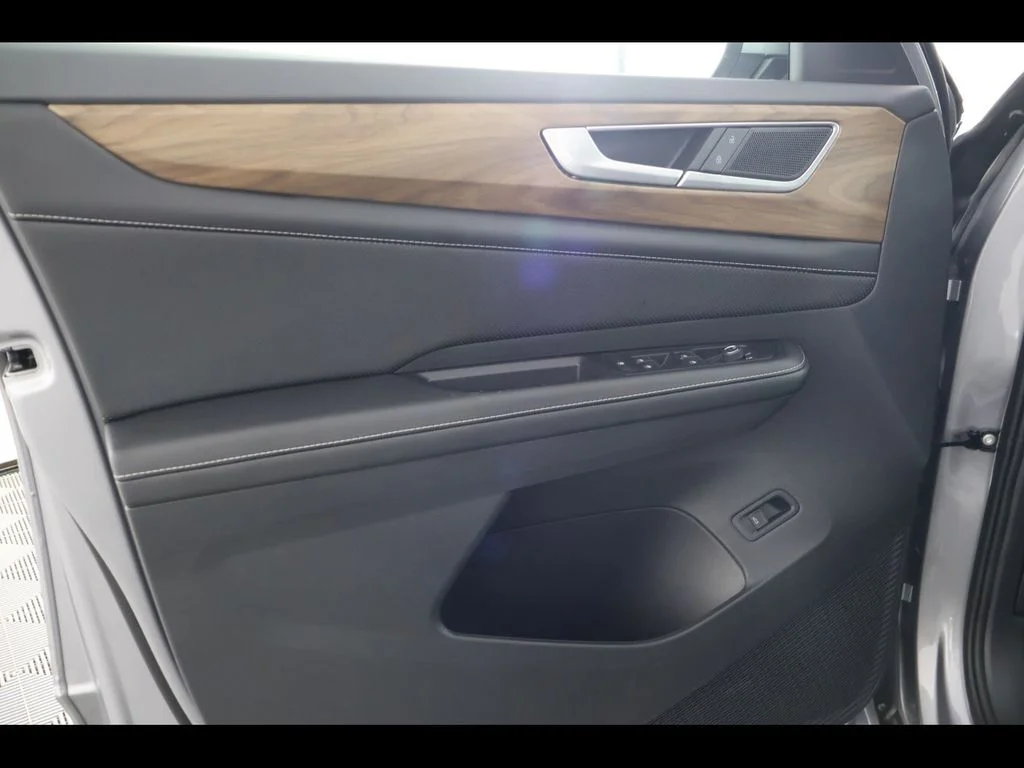 New 2026 Silver Volkswagen 2.0T SE w/Technology image 28