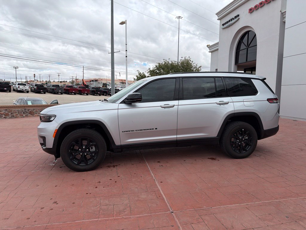 Used 2025 Silver Jeep Altitude X image 3