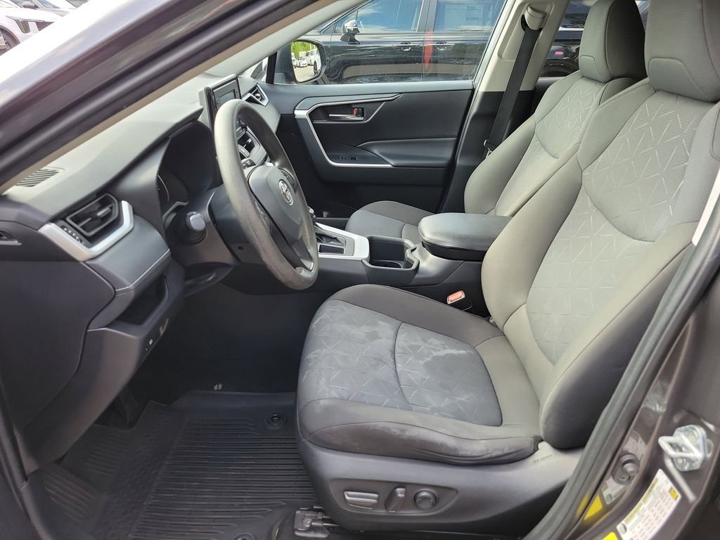 2022 Toyota RAV4 XLE - Photo 21