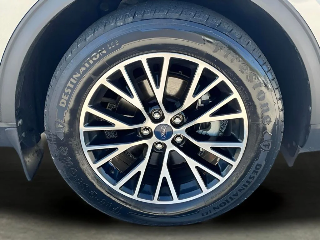 Used 2022 Gray Ford SE image 12