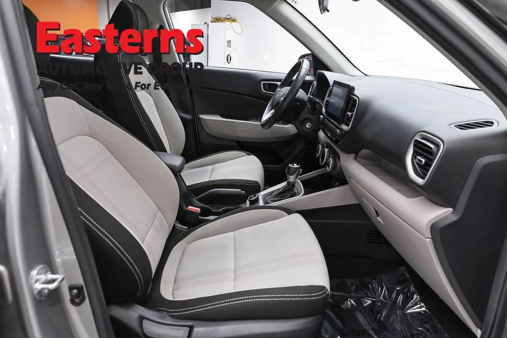 Used 2023 Silver Hyundai SEL image 25