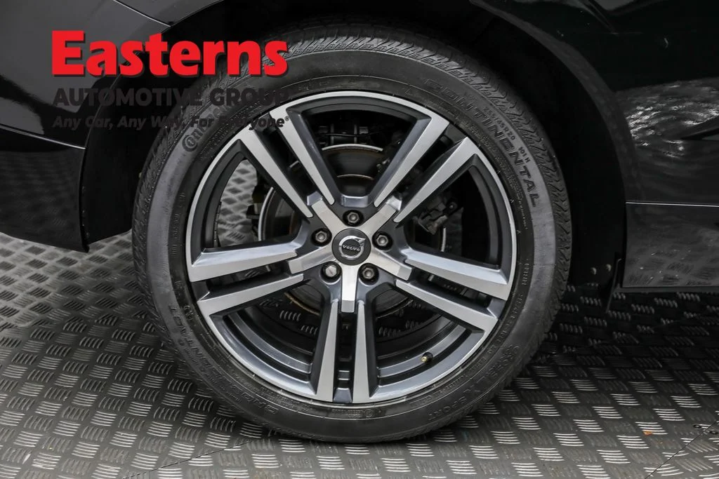 Used 2019 Black Volvo T5 Momentum image 30