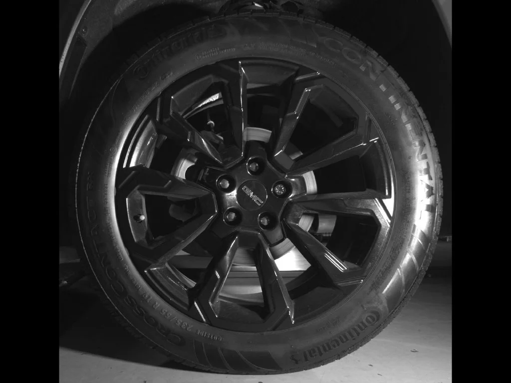 New 2027 Silver GMC Elevation image 13