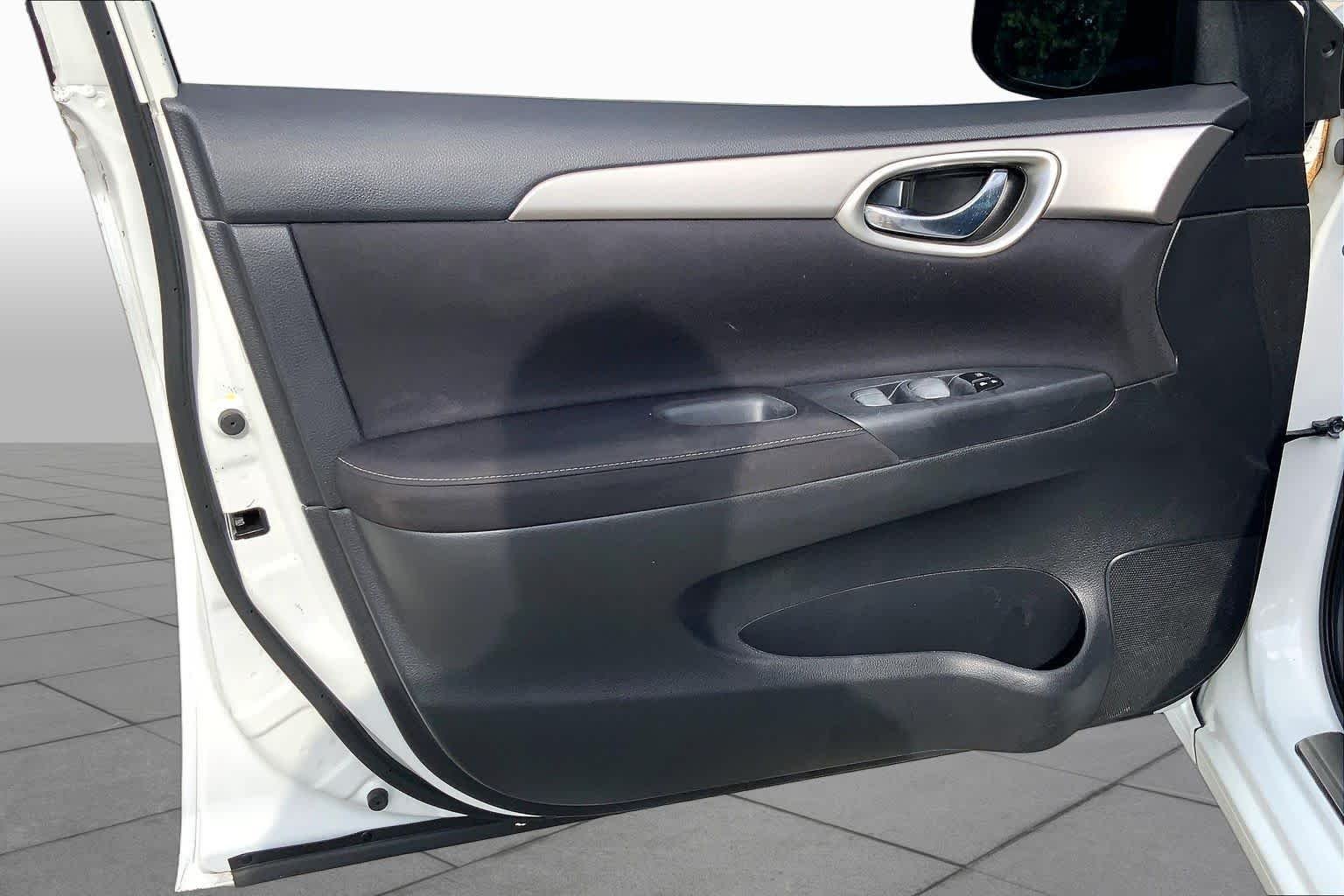 Used 2014 Aspen White Nissan SV image 21