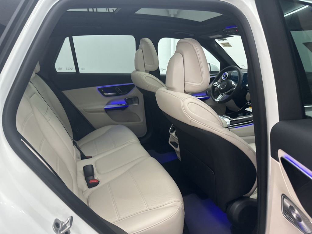 Used 2026 White Mercedes-Benz GLC 300 image 24