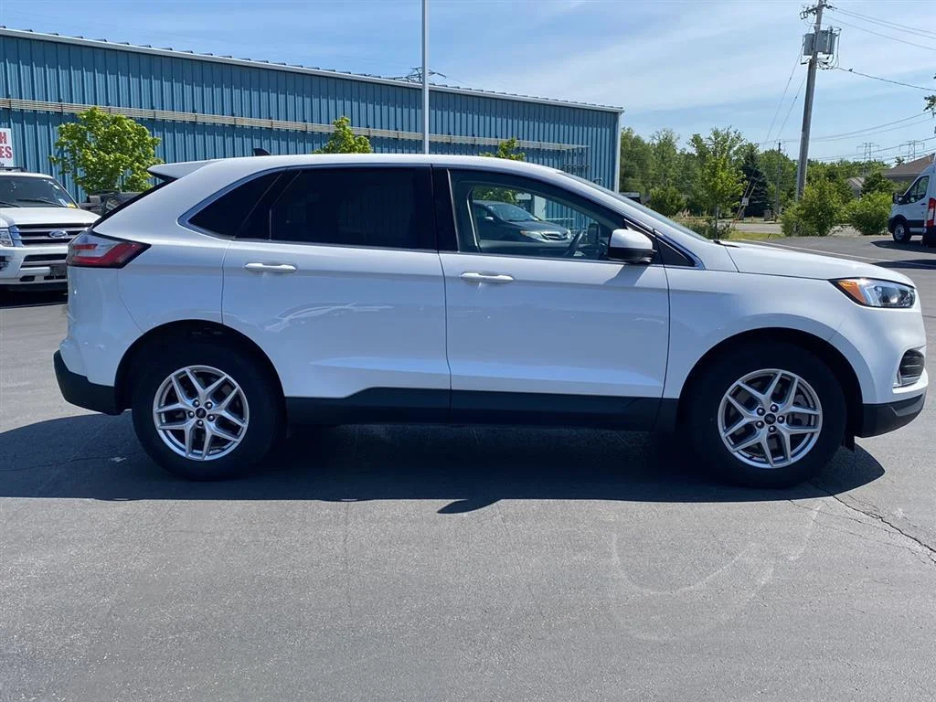 Used 2023 Oxford White Ford SEL image 11