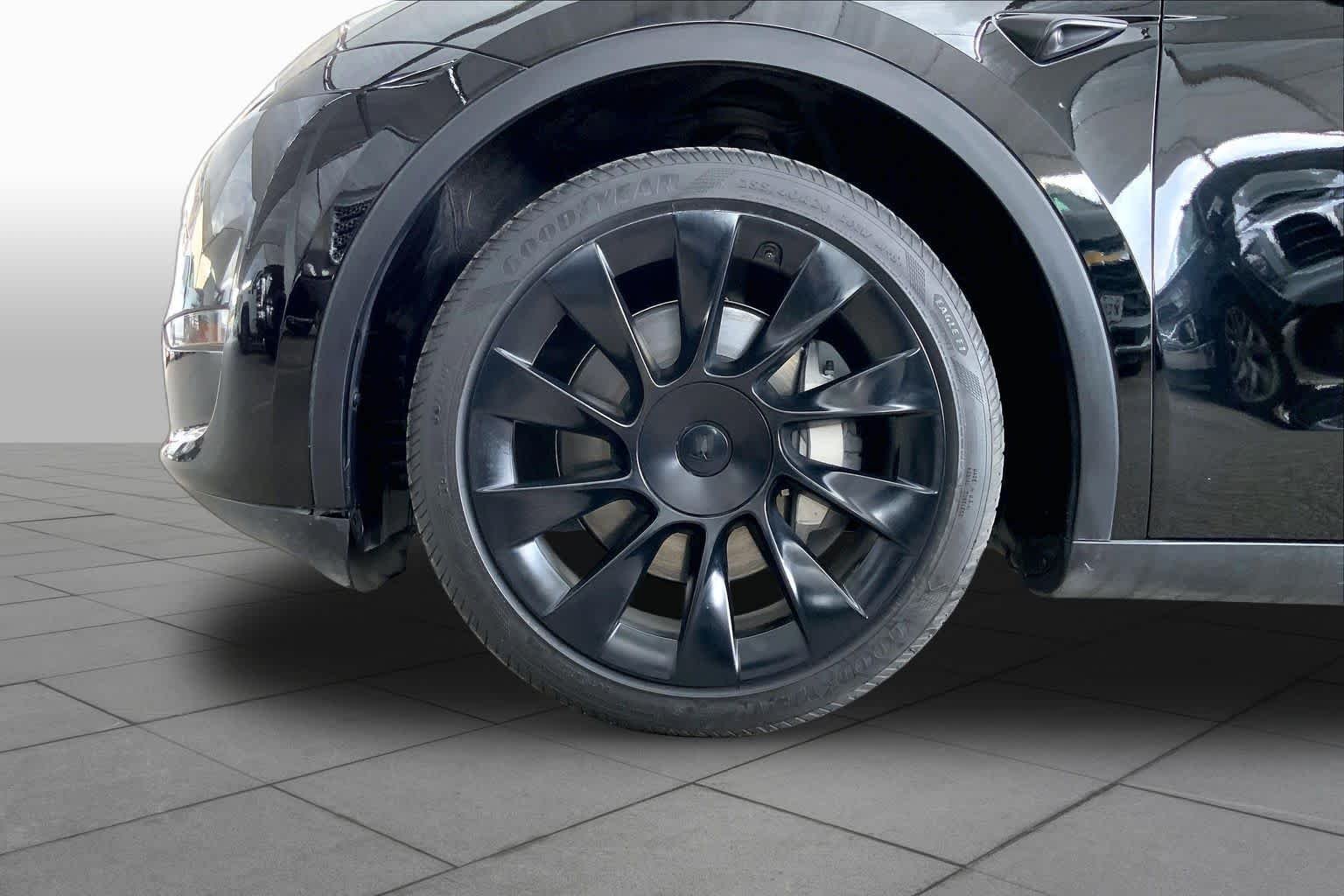 Used 2024 Stealth Grey Tesla Long Range image 9