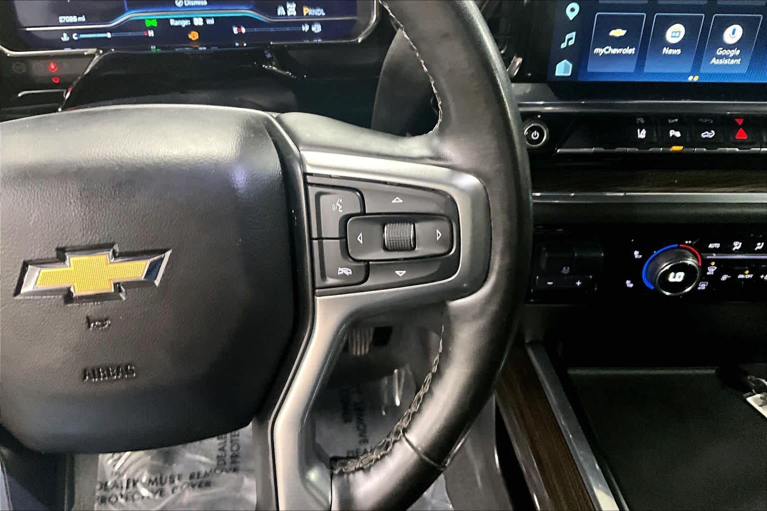 Used 2025 Summit White Chevrolet LT image 25