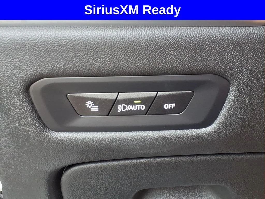 Used 2025 White BMW xDrive40i image 16