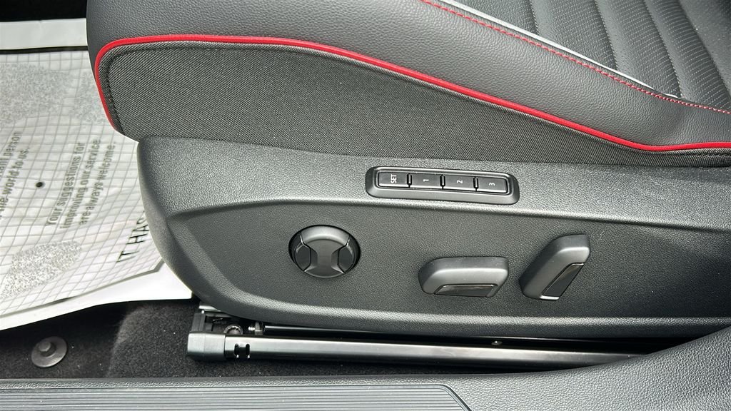 2025 Volkswagen Golf GTI SE - Photo 11
