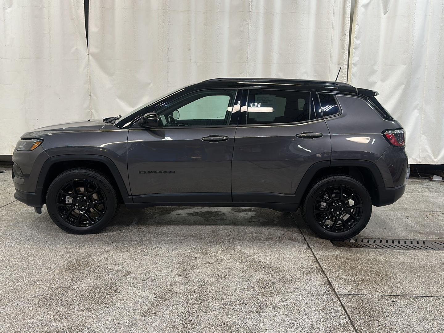 Used 2022 Jeep Compass Altitude with VIN 3C4NJDBB9NT177410 for sale in Waconia, Minnesota
