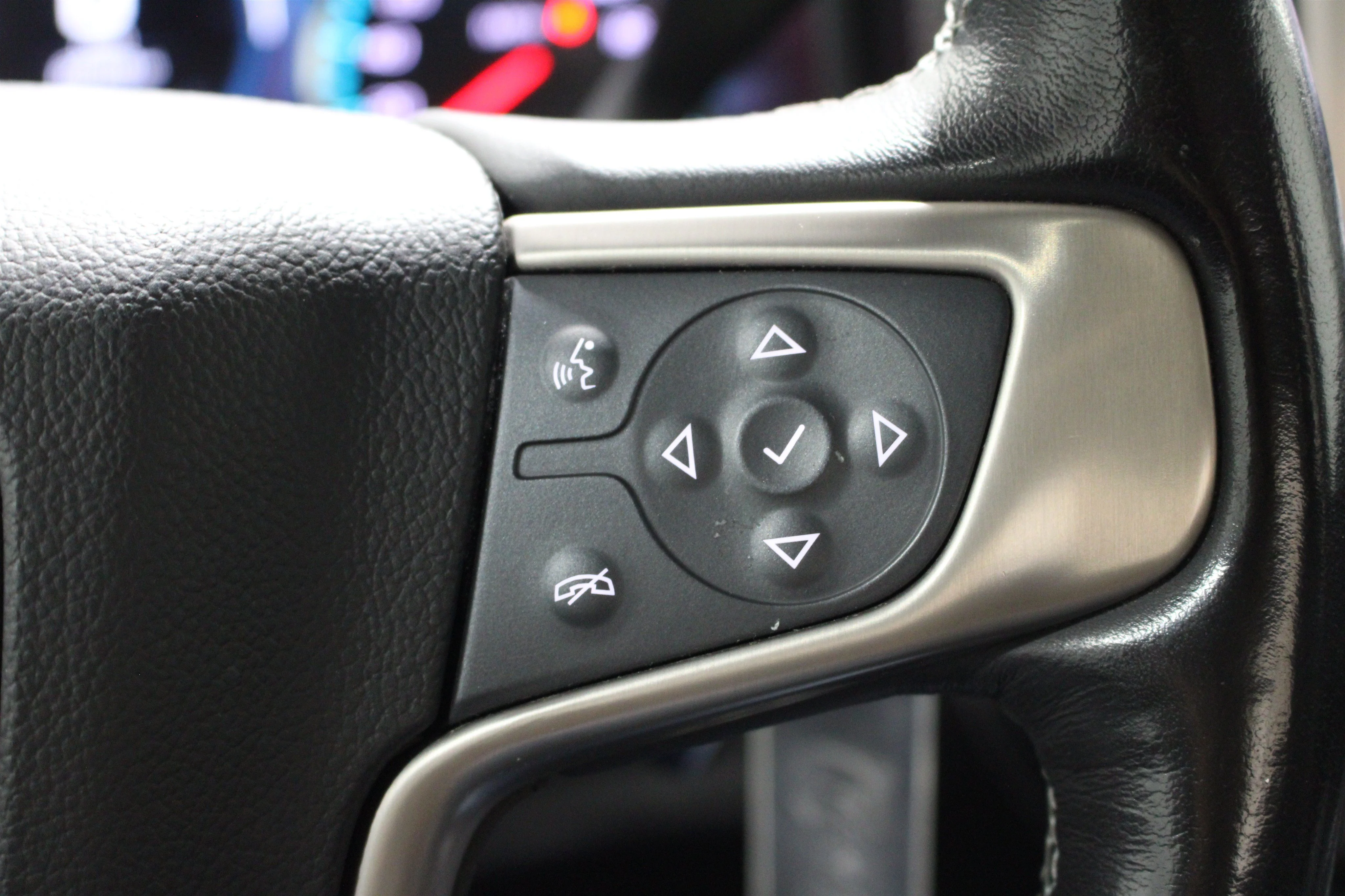 Used 2018 Quicksilver Metallic GMC Denali image 13